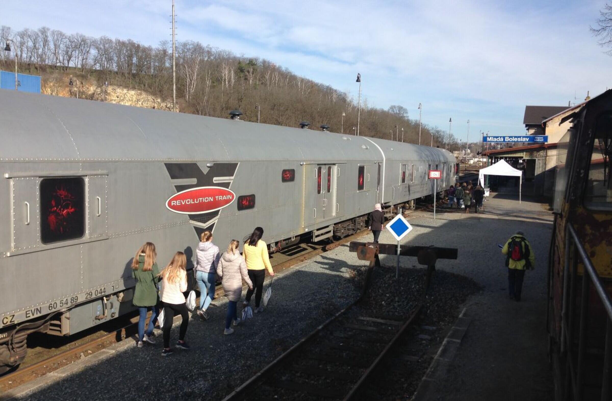 Sociální služby - Revolution Train