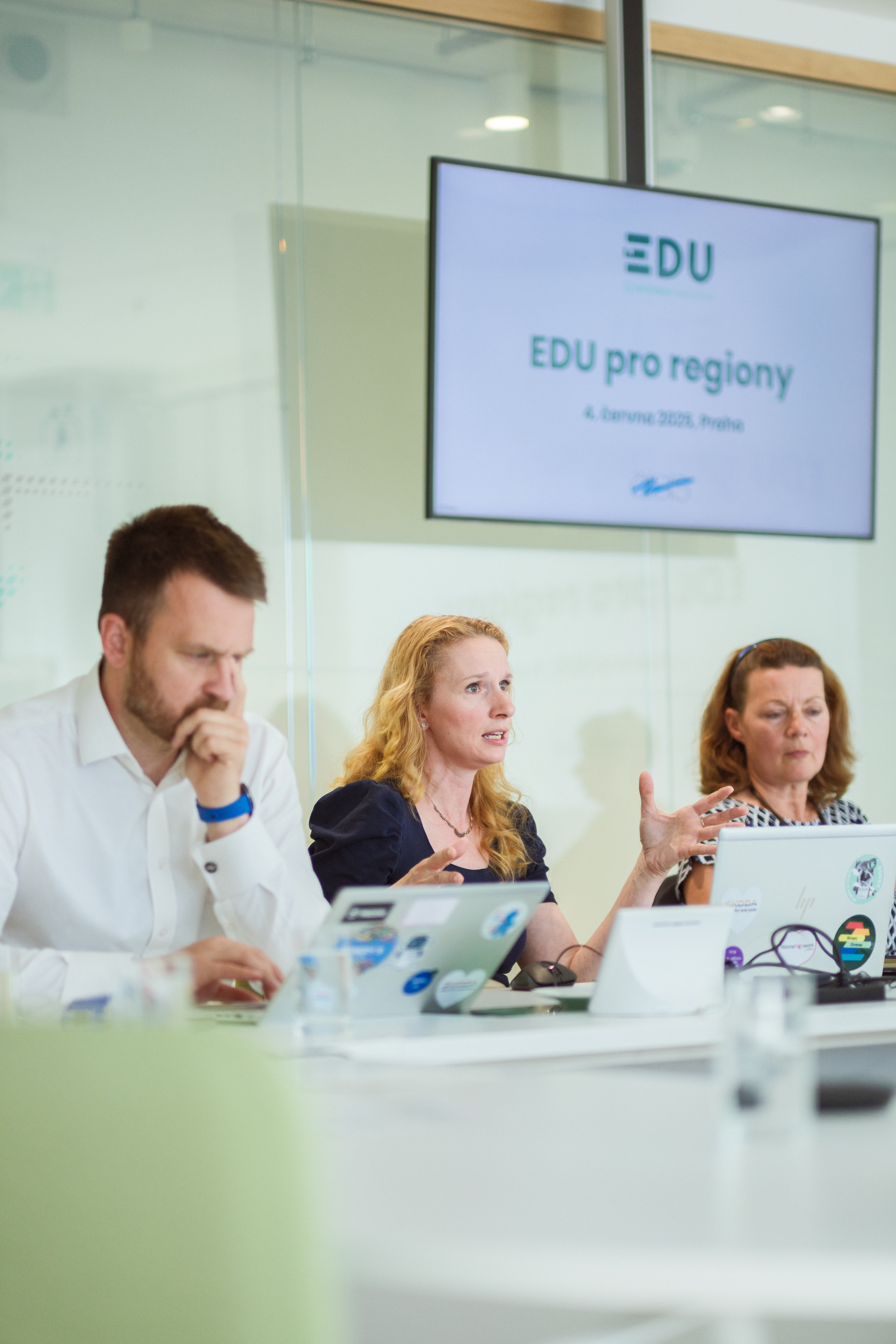 Podporujeme pedagogy a vedení škol